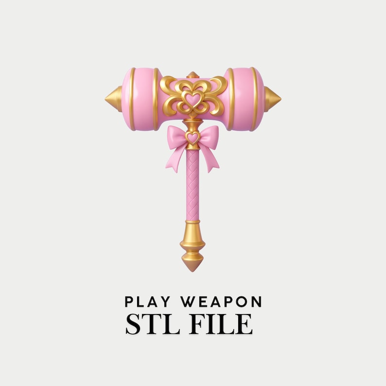 Op de afbeelding: Een roze en goudkleurig hamer-vormig speelgoedwapen met een centraal hartmotief, decoratieve gouden filigraan en een roze strik bovenaan het handvat. De tekst PLAY WEAPON STL FILE staat onder het object op een lichte achtergrond.