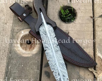 Cuchillo de Damasco hecho a mano con funda de cuero, cuchillo de caza personalizado, hoja fija de espiga completa, regalo para él.