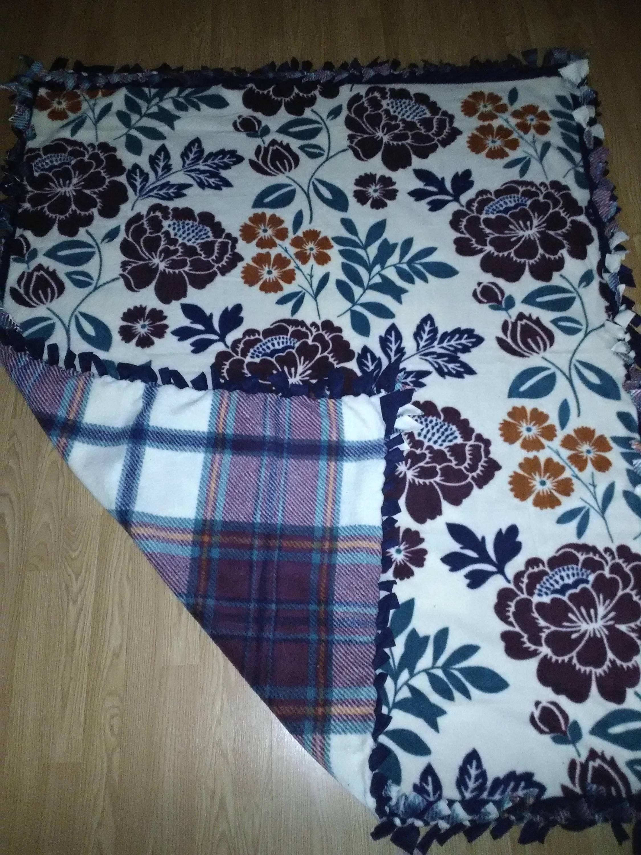 Large Plaid/floral Reversible Tied Fleece Blanket Etsy UK