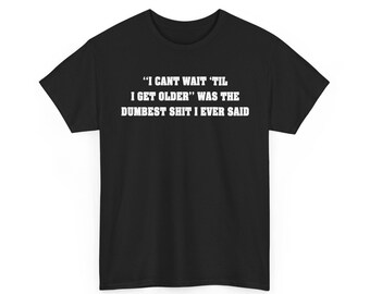 「早く大人になりたい」なんて言ったのは今までで一番バカなことだったTシャツ、面白い皮肉Tシャツ、大人のユーモアTシャツ