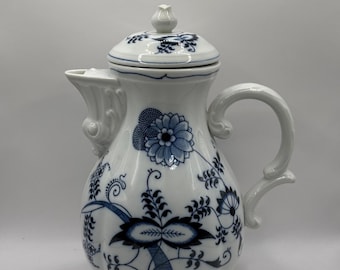 Porcelanowy dzbanek do kawy z pokrywką w kolorze niebiesko-białym w stylu vintage z motywem cebuli