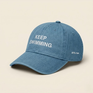 Keep Swimming Broderad Jeansmössa | BTS Arirang Tour Merch | Minimalistisk Kpop-mössa | Badinspirerad | Subtila Fandom-kläder | Fangåva