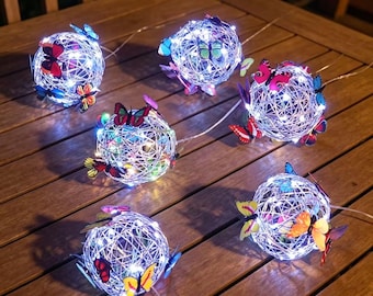 Wasserdichtes Solar Butterfly Ball Licht - LED Hängelaterne für Gartenpatio Party im Freien