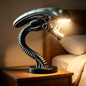 Lampe de bureau xénomorphe | Veilleuse LED inspirée d'un film d'horreur, décoration gothique unique, cadeau de science-fiction pour les geeks, lampe de table en résine faite main