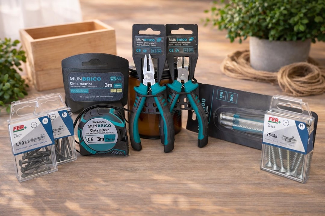 Basic DIY Tool Kit – Pliers, 3m Measuring Tape, Cutter and Screws ...