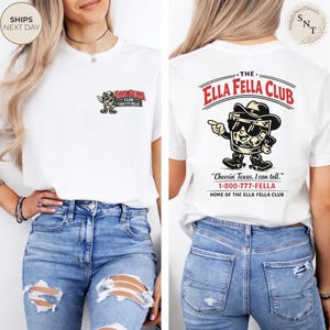 Puede incluir: Camiseta blanca con un dibujo animado de una bebida con sombrero de vaquero y gafas de sol. El texto "The Ella Fella Club" y "Choosin' Texas, I can tell." tambi&eacute;n est&aacute;n impresos. La camiseta tiene cuello redondo y mangas cortas.