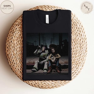 Funny Woody and Buzz on Curb Shirt, Vintage Toy Story Night Parody Tee, Edgy Streetwear Disney Graphic Top, Funny Disney Gift bild 3
