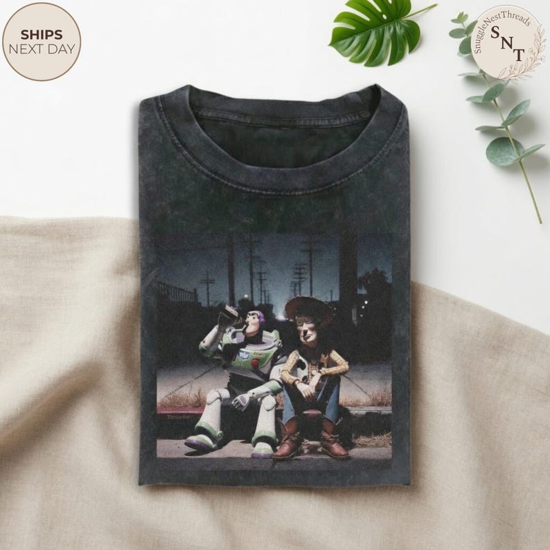 Funny Woody and Buzz on Curb Shirt, Vintage Toy Story Night Parody Tee, Edgy Streetwear Disney Graphic Top, Funny Disney Gift bild 1