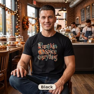 Lapptäckespumpa-t-shirt, quiltad pumpa-höstdesign, grafisk höstt-t-shirt med bekväma färger, mysig Halloween-tröja, rustik skördetopp