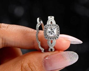 Anillo de compromiso de diamantes y moissanita talla princesa, alianza de boda estilo halo vintage, joya llamativa con acabado en oro blanco, regalo ideal para ella.