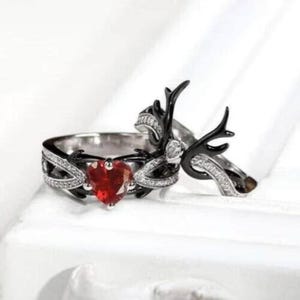 Herz geschnitten Labor erstellt Rubin Statement Ring, Schwarz und Weiß Gold Finish Ton, einzigartiges Geschenk für sie, Jahrestag oder Versprechen Schmuck