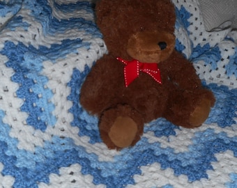 Drop in the Pond Pattern Blue and White Baby Afghan