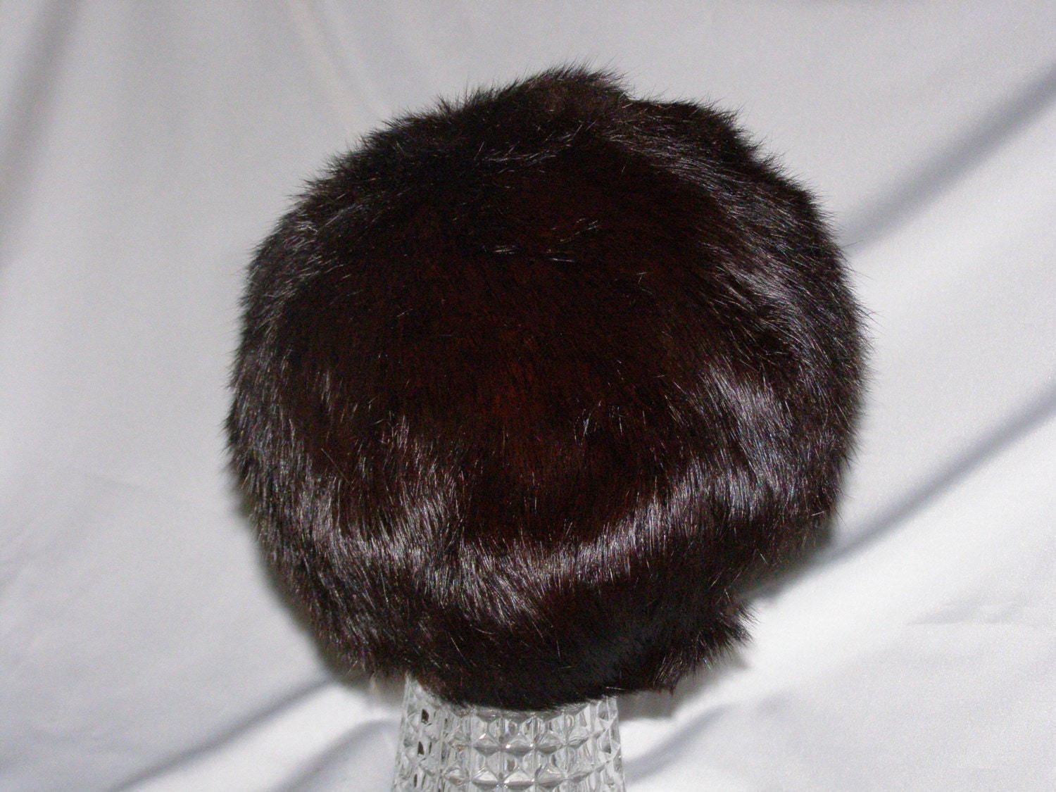 Vintage Retro Mink Pill Box Hat Held on With Hair Combs With  display picture 2