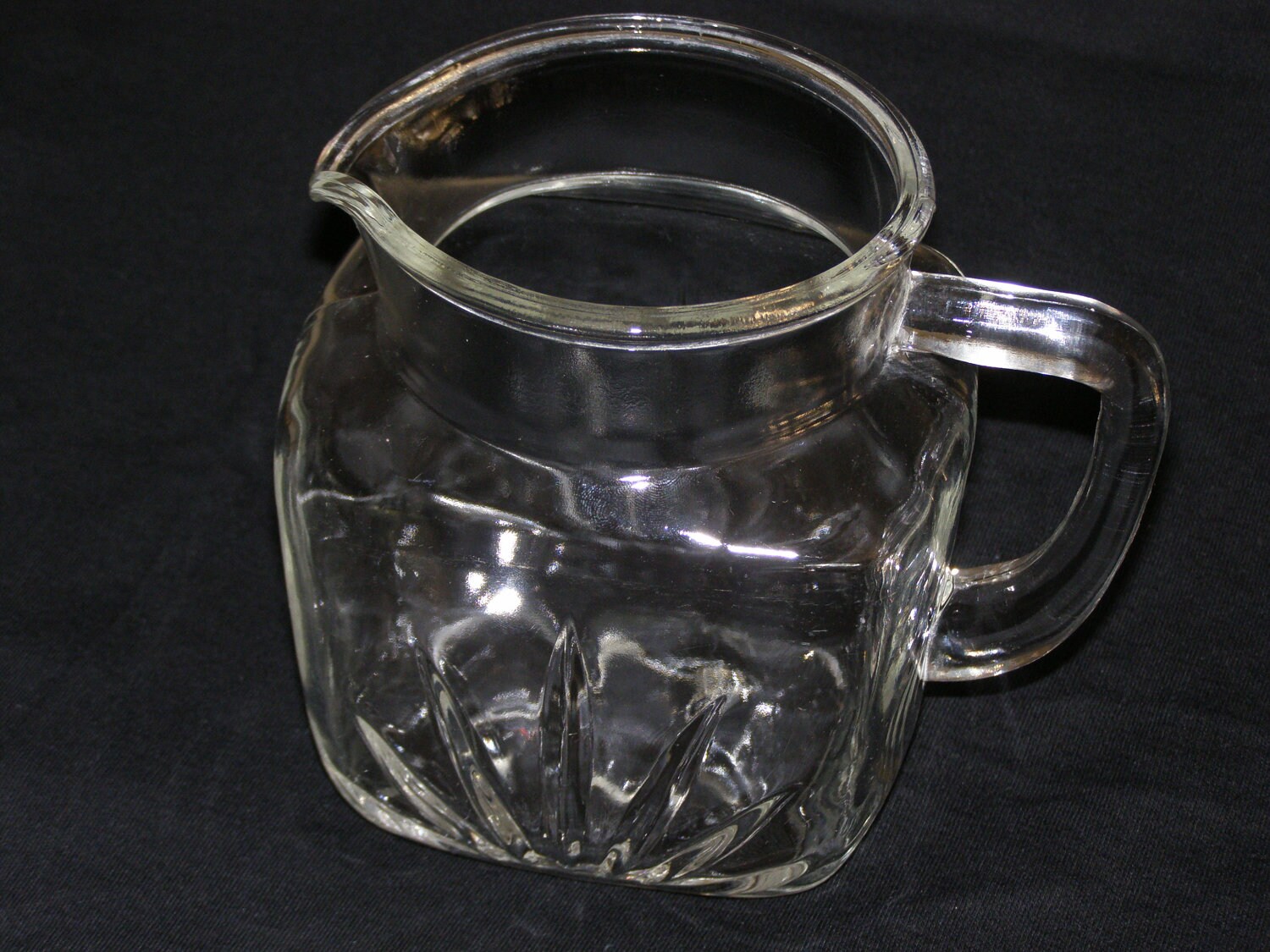 juice pitcher with spout