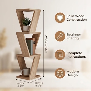 Puede incluir: Una estantería de madera clara con tres niveles en forma de V. La unidad mide 85,7 cm de alto, 21,9 cm de ancho y 21,9 cm de profundidad. Las etiquetas indican construcción de madera maciza, fácil montaje, instrucciones completas y diseño moderno.