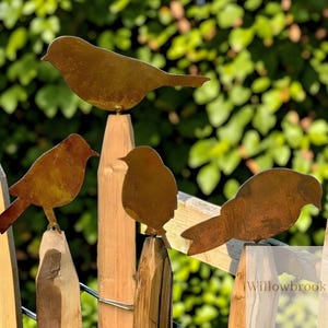 Iron Bird Silhouette Garden Decor, Rustic Industrial Fence Toppers, Avian Style Ornaments