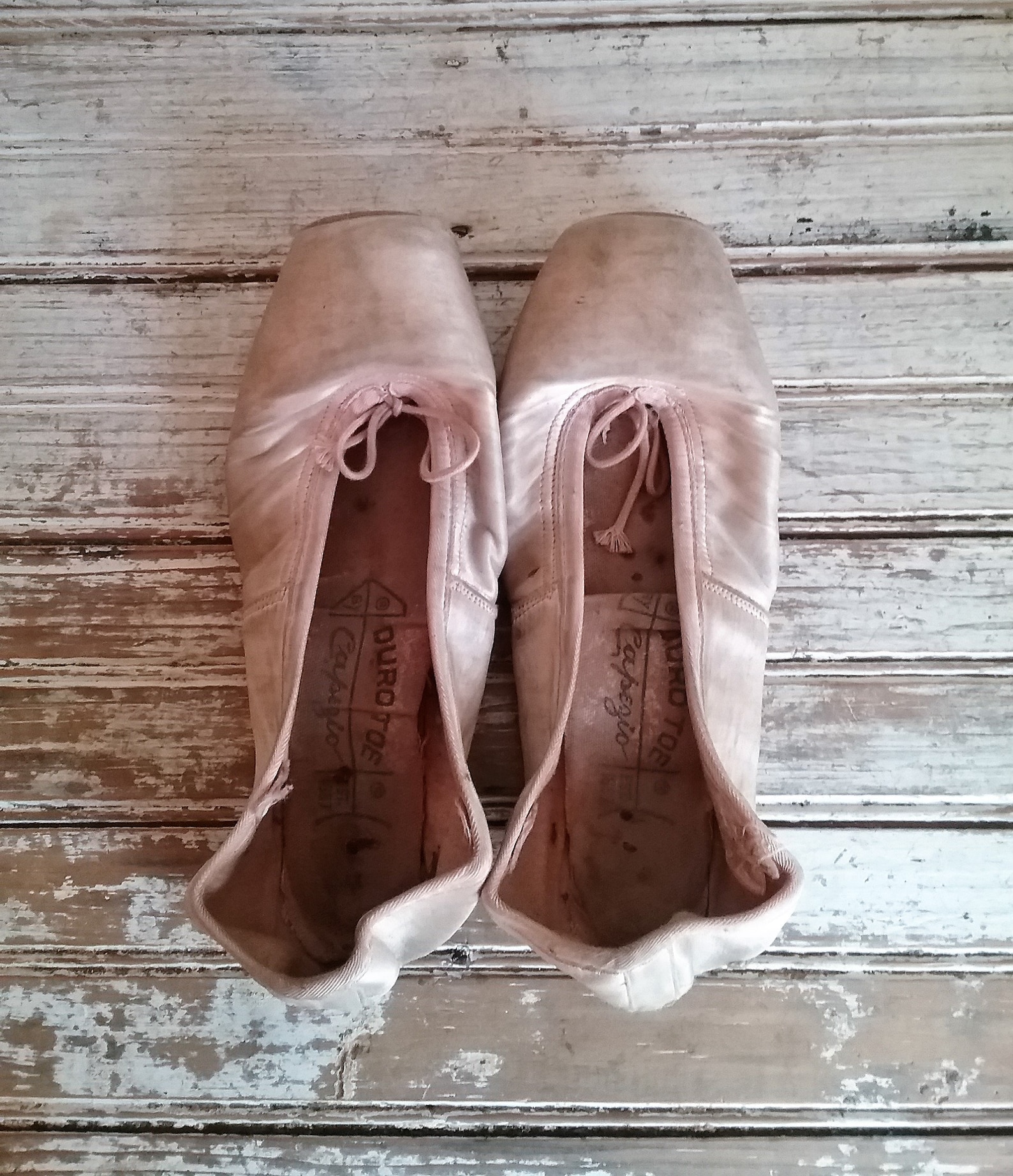 vintage ballet shoes, ballet slippers, pink vintage pointe shoes, vintage capezio ballet slippers shabby pink ballet slippers ho