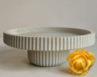 Jesmonite geribbelde dienblad met pootjes: moderne decoratieve kaarsen- en sieradenhouder