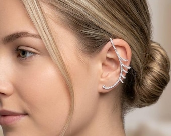 Pendiente minimalista para la oreja: diseño de "columna vertebral" con diamantes.