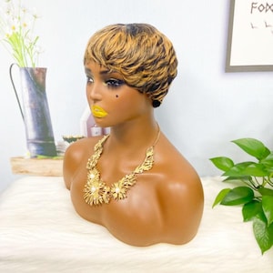 Perruque coupe pixie en cheveux humains – Disponible en P4/27 ou noire