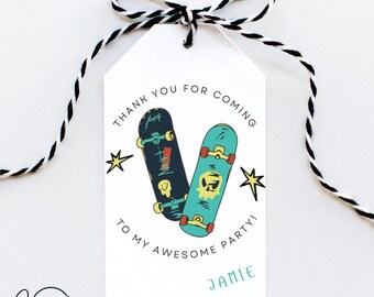 Op de afbeelding: Witte bedankkaart met een skateboardontwerp in blauw en groen. De tekst luidt "Bedankt voor je komst naar mijn geweldige feest! Jamie".