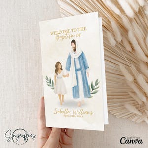 Peut inclure: Carte d'invitation de baptême avec une illustration à l'aquarelle d'une figure en robe bleue tenant la main d'une fille en robe blanche. Le texte indique "Bienvenue au baptême d'Isabella Williams, 23 avril 20xx."