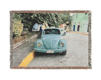 Manta tejida vintage de Volkswagen Beetle / Manta de coche clásico, tapiz retro de automóvil