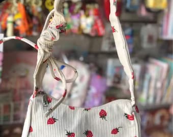 Little strawberry shoulder bag