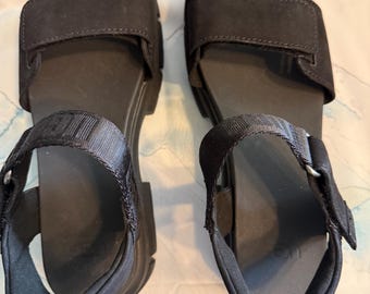 UGG Platform Leather Sandals Adjustable Hook & Loop Straps Black Women's 8.5
