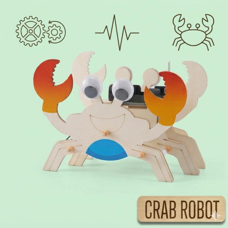 Peut inclure: Jouet de robot crabe en bois avec des yeux globuleux, des pinces orange et jaune et un ventre bleu. Le texte "CRAB ROBOT" est sur une enseigne en bois. Le fond est vert clair avec des illustrations d'engrenages, d'une ligne de battement de c&oelig;ur et d'un crabe.