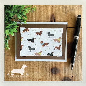 Doxies. Carte de correspondance -- (chien saucisse, teckel, style vintage, carte pour amoureux des chiens, chien Weiner, Hello Doxie, chien viennois, carte chien, fantaisiste)