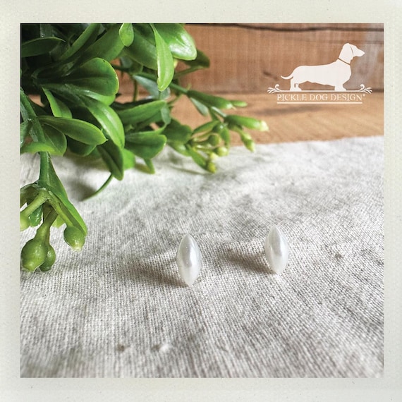 Marquise Pearl. Post Earrings