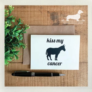 Bésame el trasero. Tarjeta de notas -- (Tarjeta de apoyo para el cáncer, Humor sobre el cáncer, Qué mal está el cáncer, Tarjeta de quimioterapia, Cáncer de mama, Cáncer de pulmón, Tarjeta "Pensando en ti")