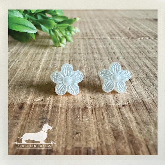 Pearl Flower. Post Earrings