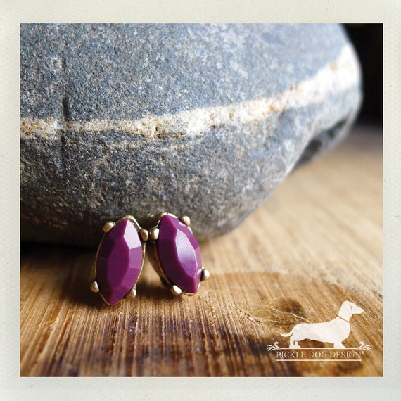 DOLLAR DEAL! Vintage Purple. Post Earrings