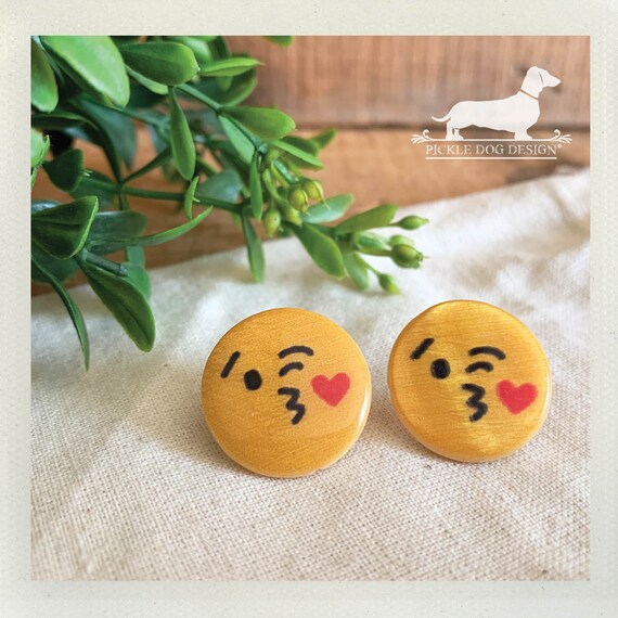 DOLLAR DEAL! Kissy Face. Post Earrings