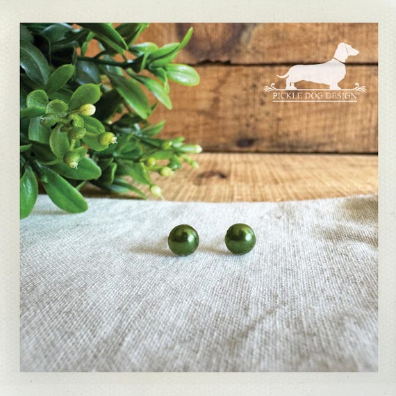 Green Pearl. Post Earrings