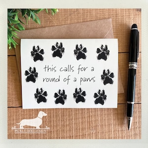 Ronde de pattes. Carte de correspondance -- (fier de vous, carte de félicitations, carte de patte de chien, empreinte de patte de chien, carte de remise des diplômes, calembours d'applaudissements, bravo)