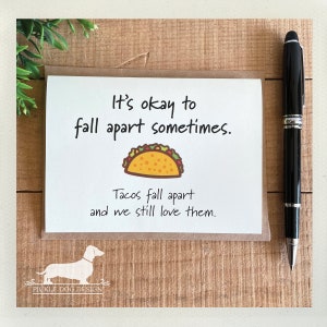 Los tacos se desmoronan. Tarjeta de felicitación (tarjeta de condolencias, tarjeta de tacos, tarjeta de apoyo divertida, está bien desmoronarse, tarjeta de apoyo para personas con cáncer, esta es una mala tarjeta, mejórate)