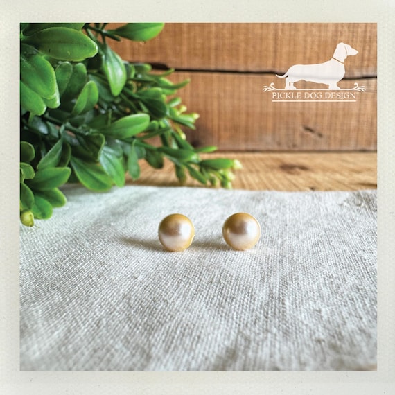 Peach Pearl. Post Earrings