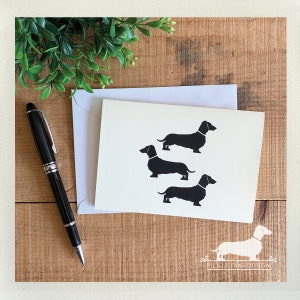 Doxi Trio. Biglietto per appunti - (cane salsiccia, bassotto, stile vintage, carta kraft marrone, cane Weiner, sagoma di cane, ciao, carino, biglietto sotto i 5 anni)