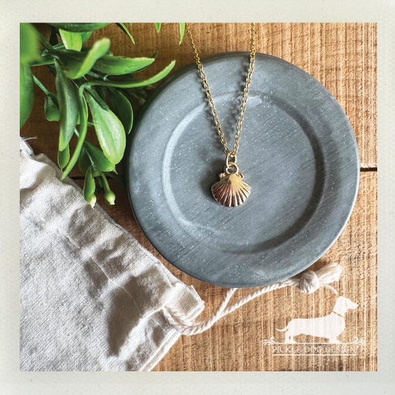 Gold Shell. Necklace
