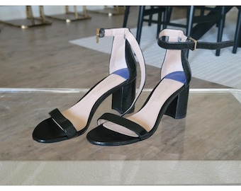 Sandali con tacco grosso Stuart Weitzman 75 LessNudist, modello décolleté in nappa nera, taglia 6.5.