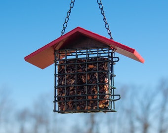 JCs Wildlife Single Suet Cage with Poly Lumber Roof - Add Suet and Seed Cakes To Your Garden!