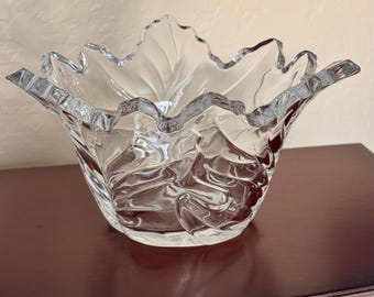 Bol en verre pressé transparent en forme de feuille