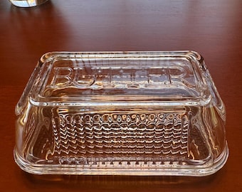 Manteigueira Federal de Vidro com Tampa | Vidro Prensado Canelado Transparente de Meados do Século | Letras "BUTTER" em Relevo | Decoração Retrô para Cozinha