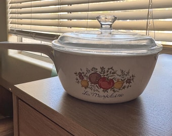 Cacerola Corning Ware "Spice of Life" con el diseño "La Marjolaine".