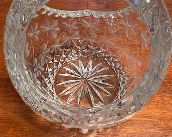Panier vintage en verre taillé et cristal avec un motif de feuille d'érable