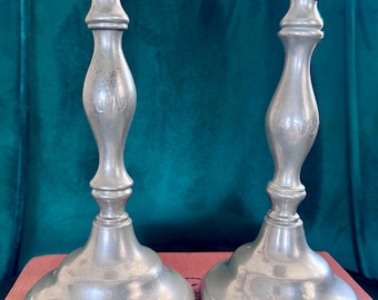 Candelabros altos de peltre macizo Paul Revere, par, monograma M