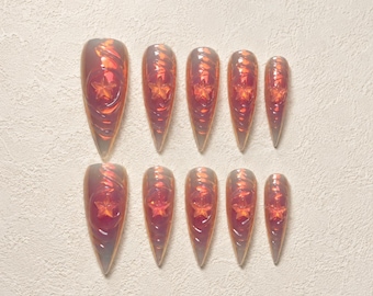 Unghie finte a stiletto scolpite in 3D / Unghie cromate a specchio rosso iridescente / Unghie finte a stella lucide fatte a mano / Set di unghie riutilizzabili personalizzato